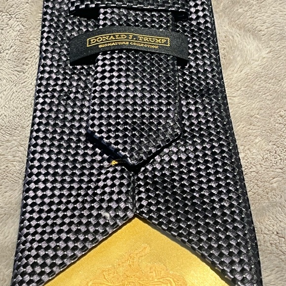 Donald Trump Signature Collection Tie - Picture 4 of 4